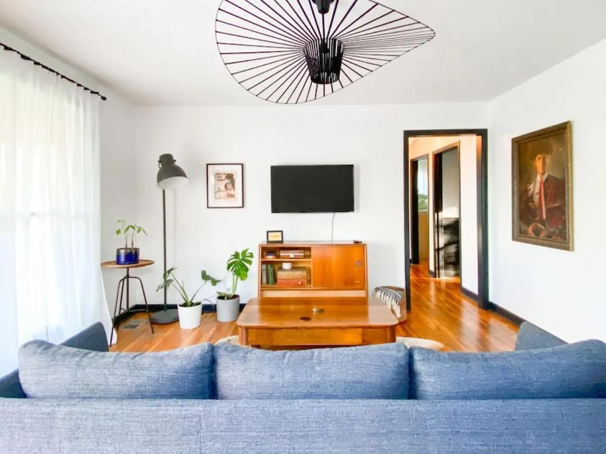 Mid-Century Modern Home Near Downtown With Free Parking Nashville Holiday home